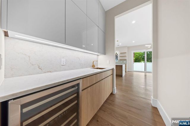 317 Edstan Way, Paramus, NJ 07652