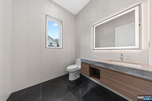 317 Edstan Way, Paramus, NJ 07652