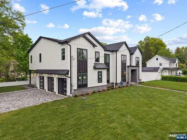 317 Edstan Way, Paramus, NJ 07652