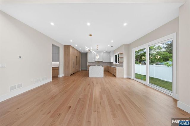 317 Edstan Way, Paramus, NJ 07652