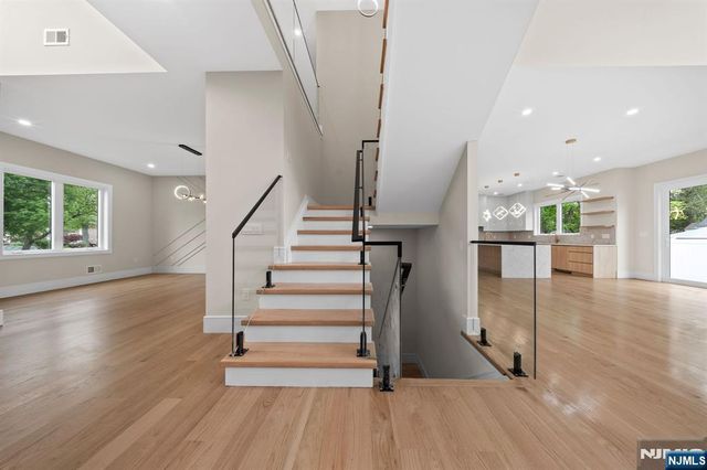 317 Edstan Way, Paramus, NJ 07652