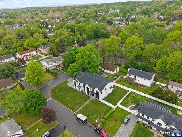 317 Edstan Way, Paramus, NJ 07652