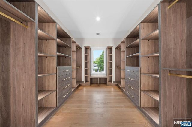 317 Edstan Way, Paramus, NJ 07652