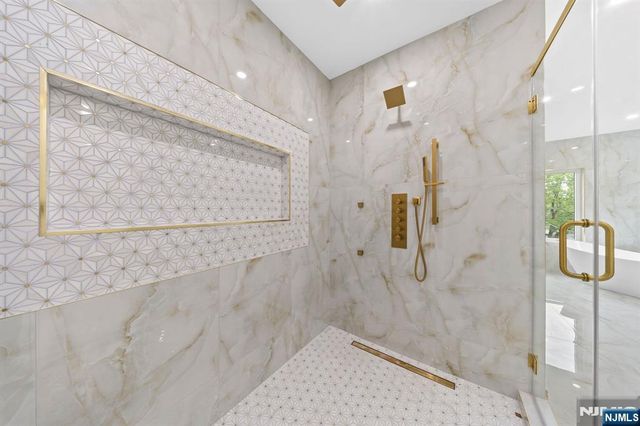 317 Edstan Way, Paramus, NJ 07652