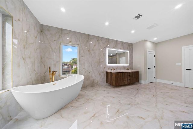 317 Edstan Way, Paramus, NJ 07652