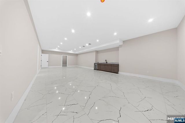 317 Edstan Way, Paramus, NJ 07652
