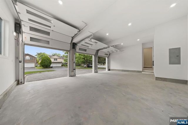 317 Edstan Way, Paramus, NJ 07652