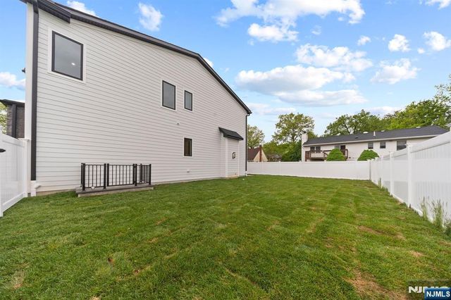 317 Edstan Way, Paramus, NJ 07652