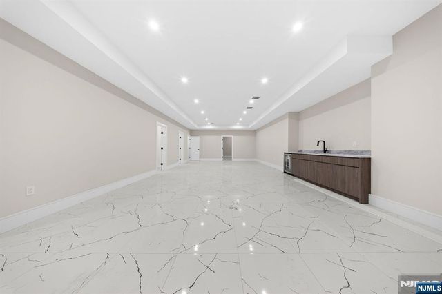 317 Edstan Way, Paramus, NJ 07652