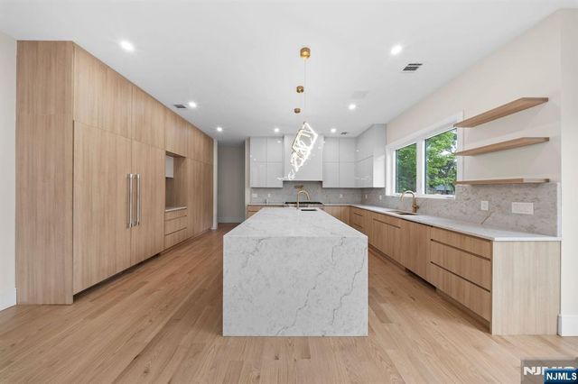 317 Edstan Way, Paramus, NJ 07652