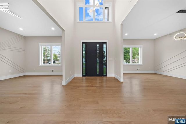 317 Edstan Way, Paramus, NJ 07652
