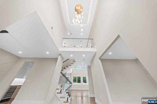 317 Edstan Way, Paramus, NJ 07652