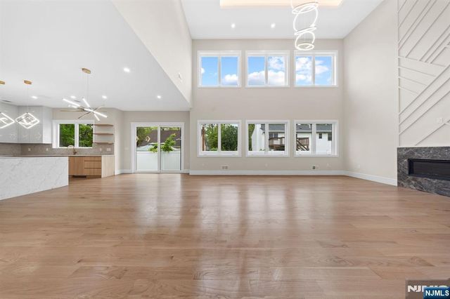 317 Edstan Way, Paramus, NJ 07652