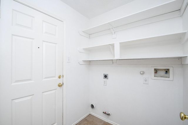 3207 English Oaks Boulevard, Pearland, TX 77584