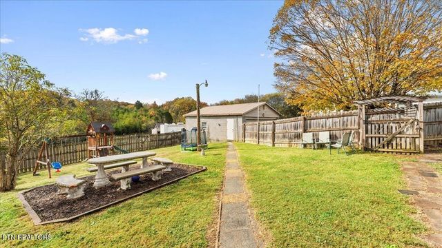 10528 Thorngrove Pike, Strawberry Plains, TN 37871