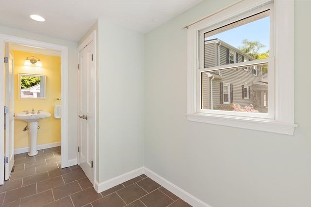 60 Lakeshore Avenue, Beverly, MA 01915
