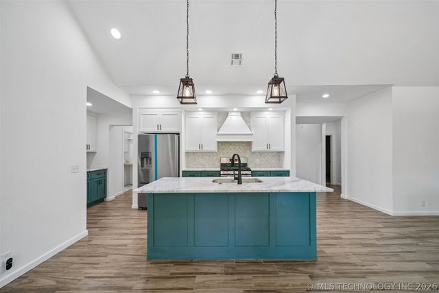 18983 Round Mountain Road, Catoosa, OK 74015