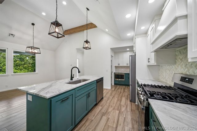 18983 Round Mountain Road, Catoosa, OK 74015