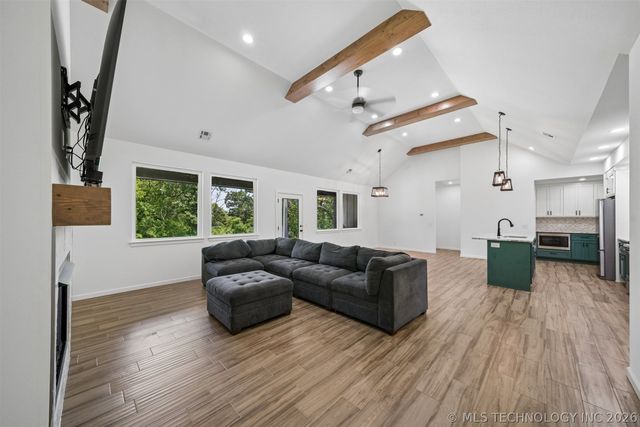 18983 Round Mountain Road, Catoosa, OK 74015