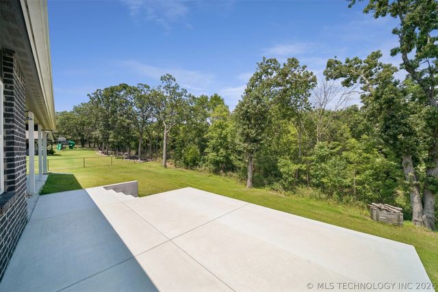 18983 Round Mountain Road, Catoosa, OK 74015