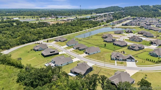 18983 Round Mountain Road, Catoosa, OK 74015