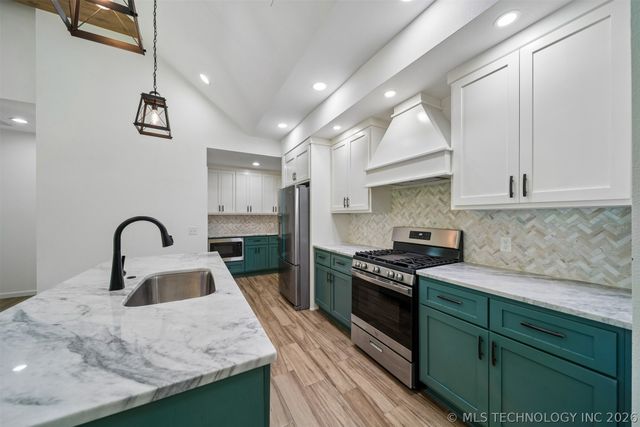 18983 Round Mountain Road, Catoosa, OK 74015