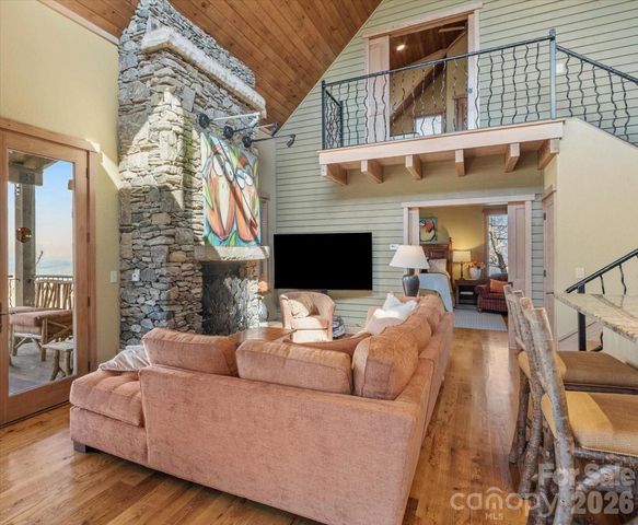 9 Hawks Ledge Trail, Burnsville, NC 28714