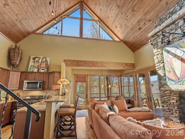 9 Hawks Ledge Trail, Burnsville, NC 28714
