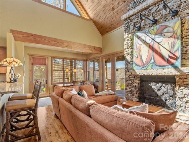 9 Hawks Ledge Trail, Burnsville, NC 28714
