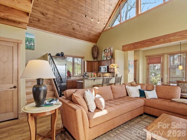 9 Hawks Ledge Trail, Burnsville, NC 28714