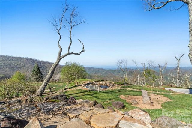 9 Hawks Ledge Trail, Burnsville, NC 28714