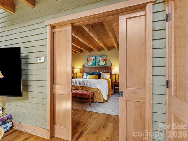 9 Hawks Ledge Trail, Burnsville, NC 28714