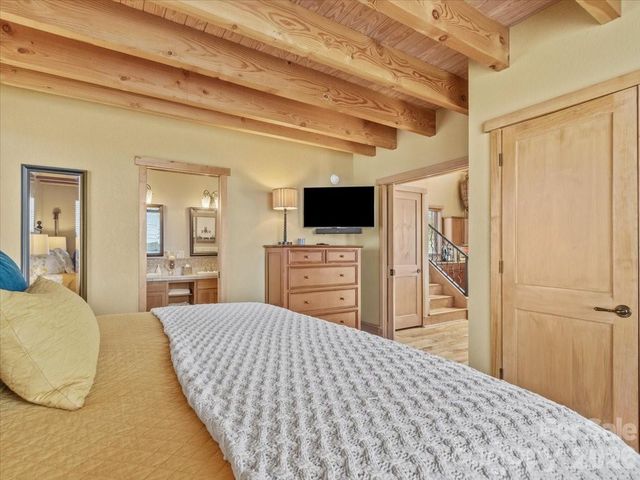9 Hawks Ledge Trail, Burnsville, NC 28714