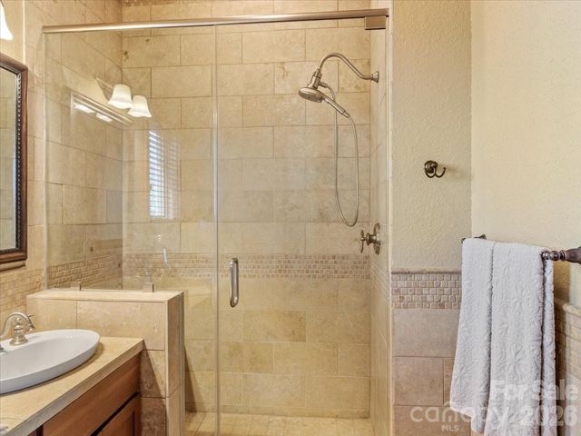9 Hawks Ledge Trail, Burnsville, NC 28714