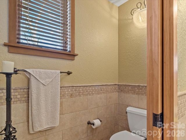 9 Hawks Ledge Trail, Burnsville, NC 28714