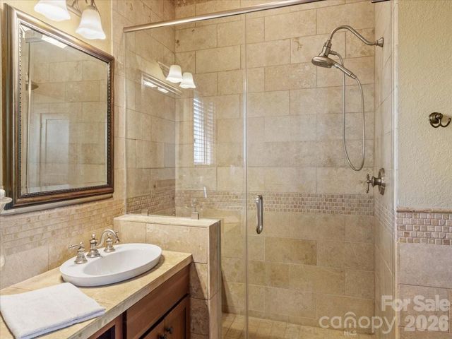9 Hawks Ledge Trail, Burnsville, NC 28714