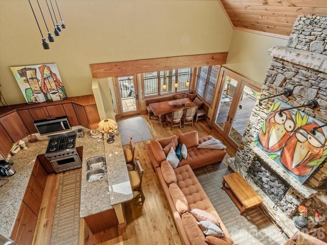 9 Hawks Ledge Trail, Burnsville, NC 28714