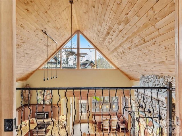 9 Hawks Ledge Trail, Burnsville, NC 28714