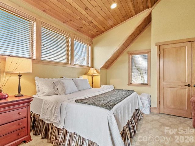 9 Hawks Ledge Trail, Burnsville, NC 28714