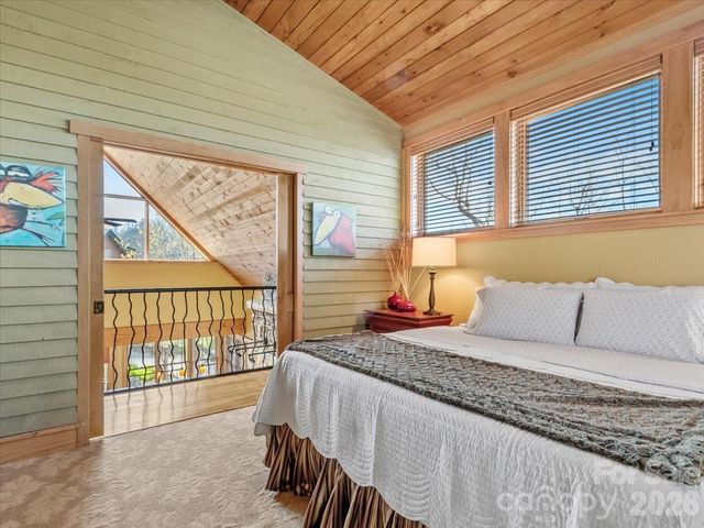 9 Hawks Ledge Trail, Burnsville, NC 28714
