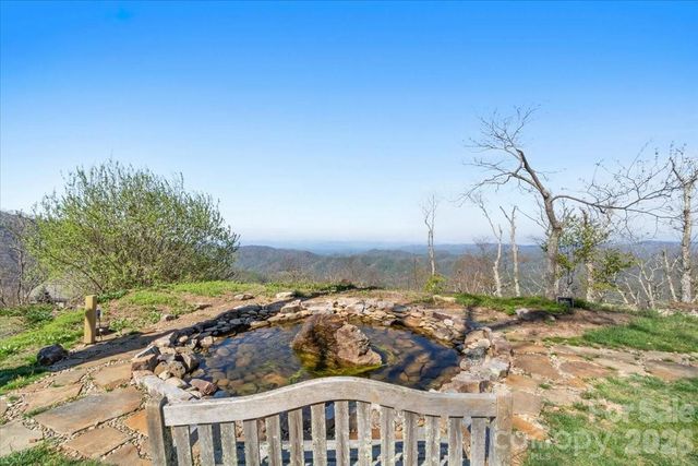 9 Hawks Ledge Trail, Burnsville, NC 28714