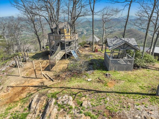 9 Hawks Ledge Trail, Burnsville, NC 28714