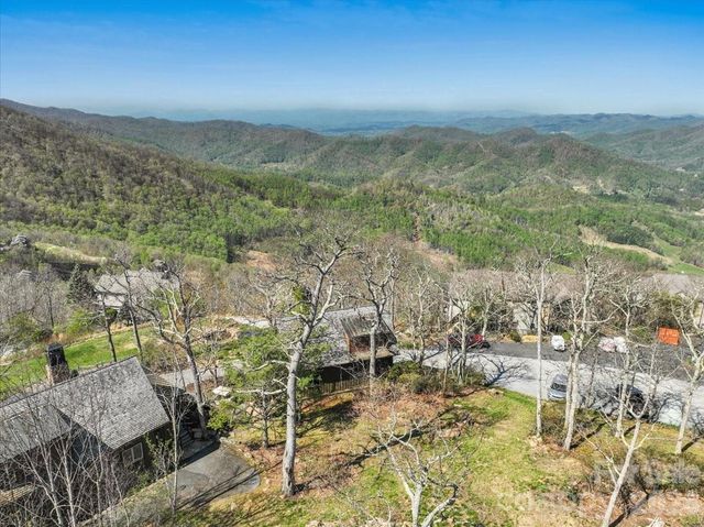 9 Hawks Ledge Trail, Burnsville, NC 28714