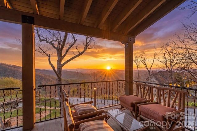 9 Hawks Ledge Trail, Burnsville, NC 28714