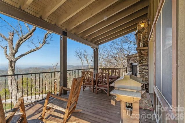 9 Hawks Ledge Trail, Burnsville, NC 28714