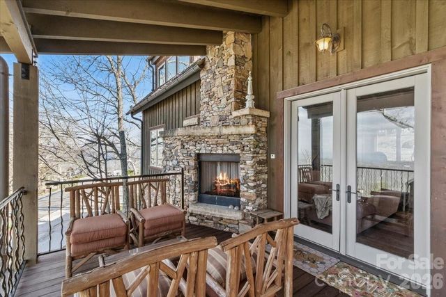 9 Hawks Ledge Trail, Burnsville, NC 28714