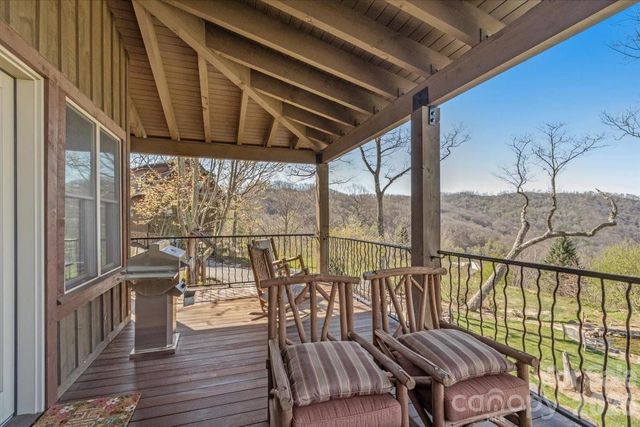 9 Hawks Ledge Trail, Burnsville, NC 28714