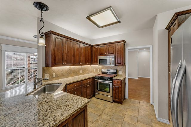 407 Gray Court, Siloam Springs, AR 72761