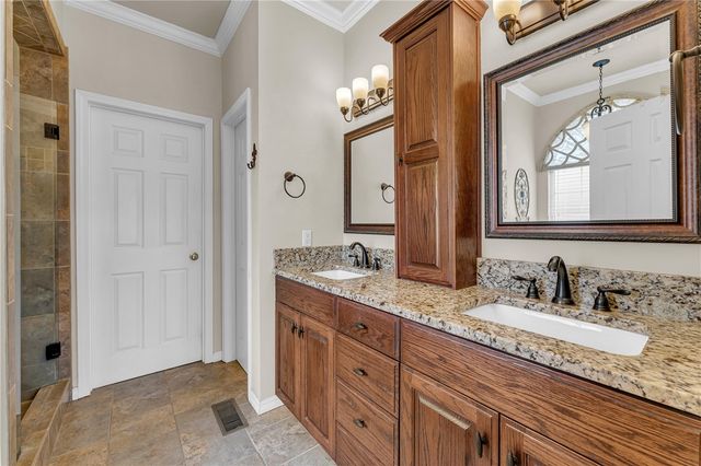 407 Gray Court, Siloam Springs, AR 72761