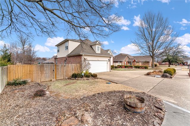 407 Gray Court, Siloam Springs, AR 72761